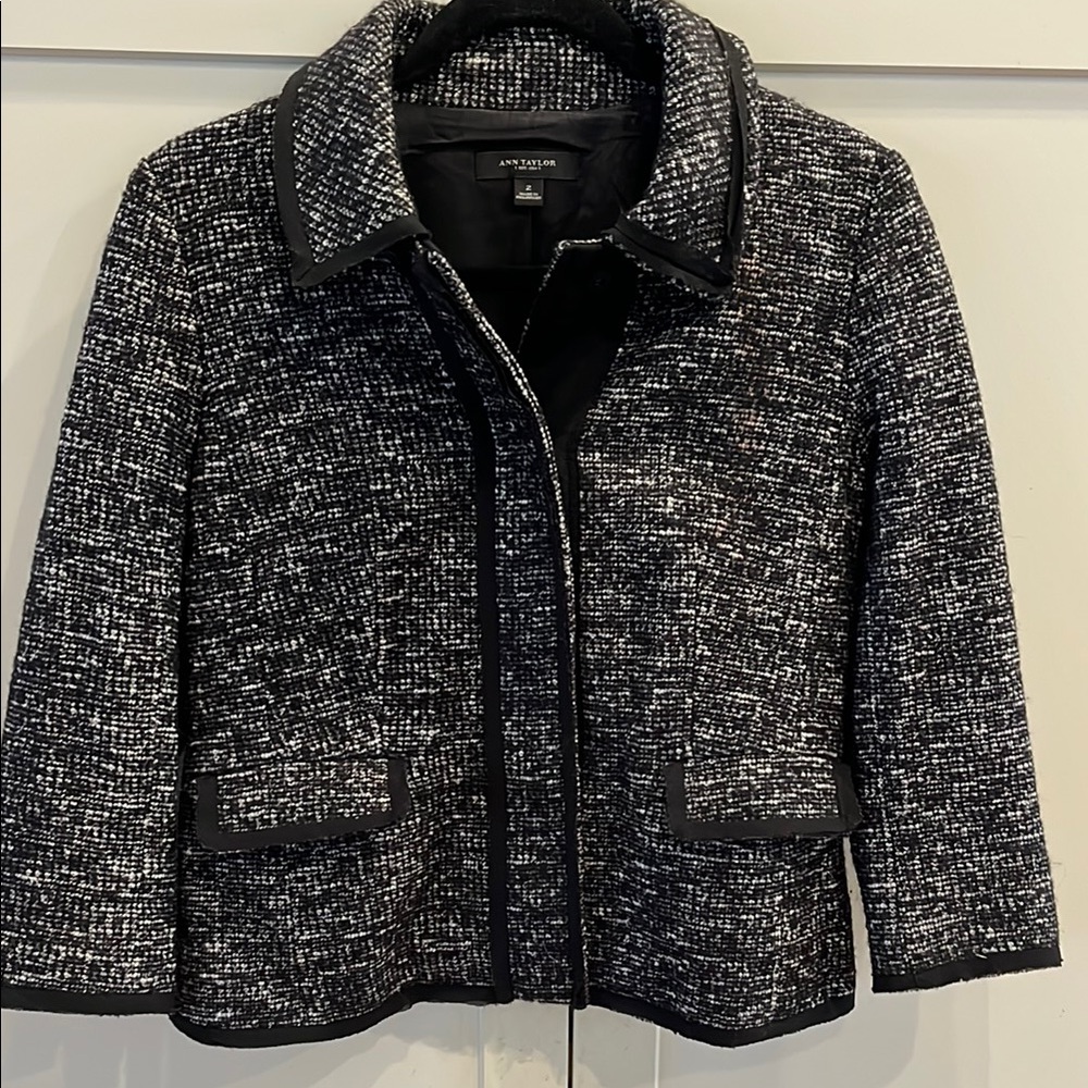 Chic Tweed Ann Taylor Jacket; Size 2